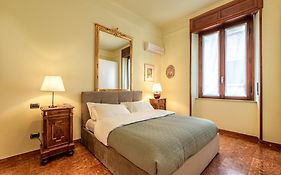 Piazza Isolo Central Apartment
