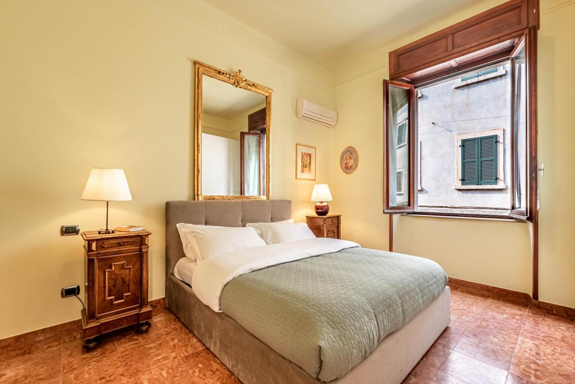 Piazza Isolo Central Apartment Verona Esterno foto