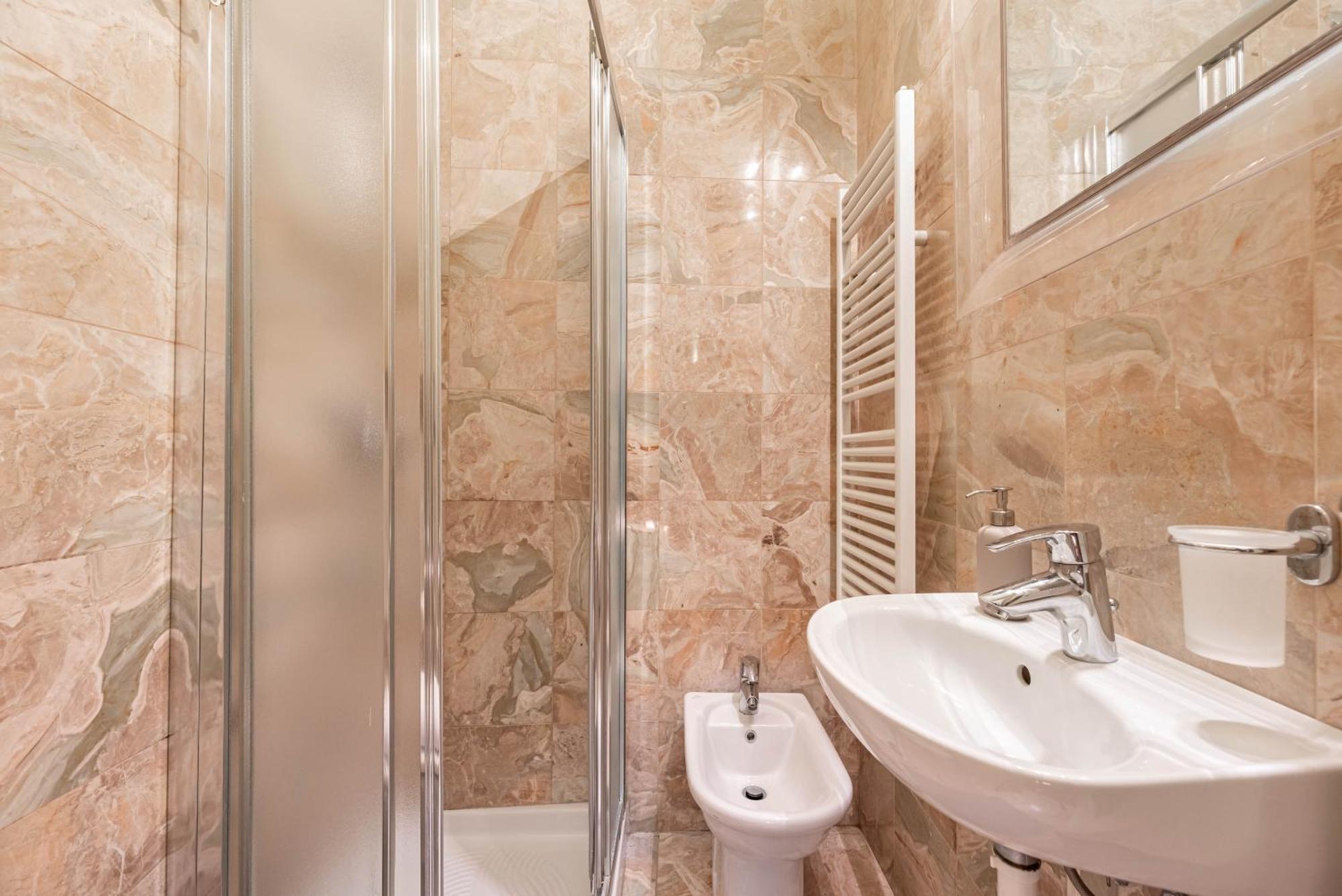 Piazza Isolo Central Apartment Verona Esterno foto