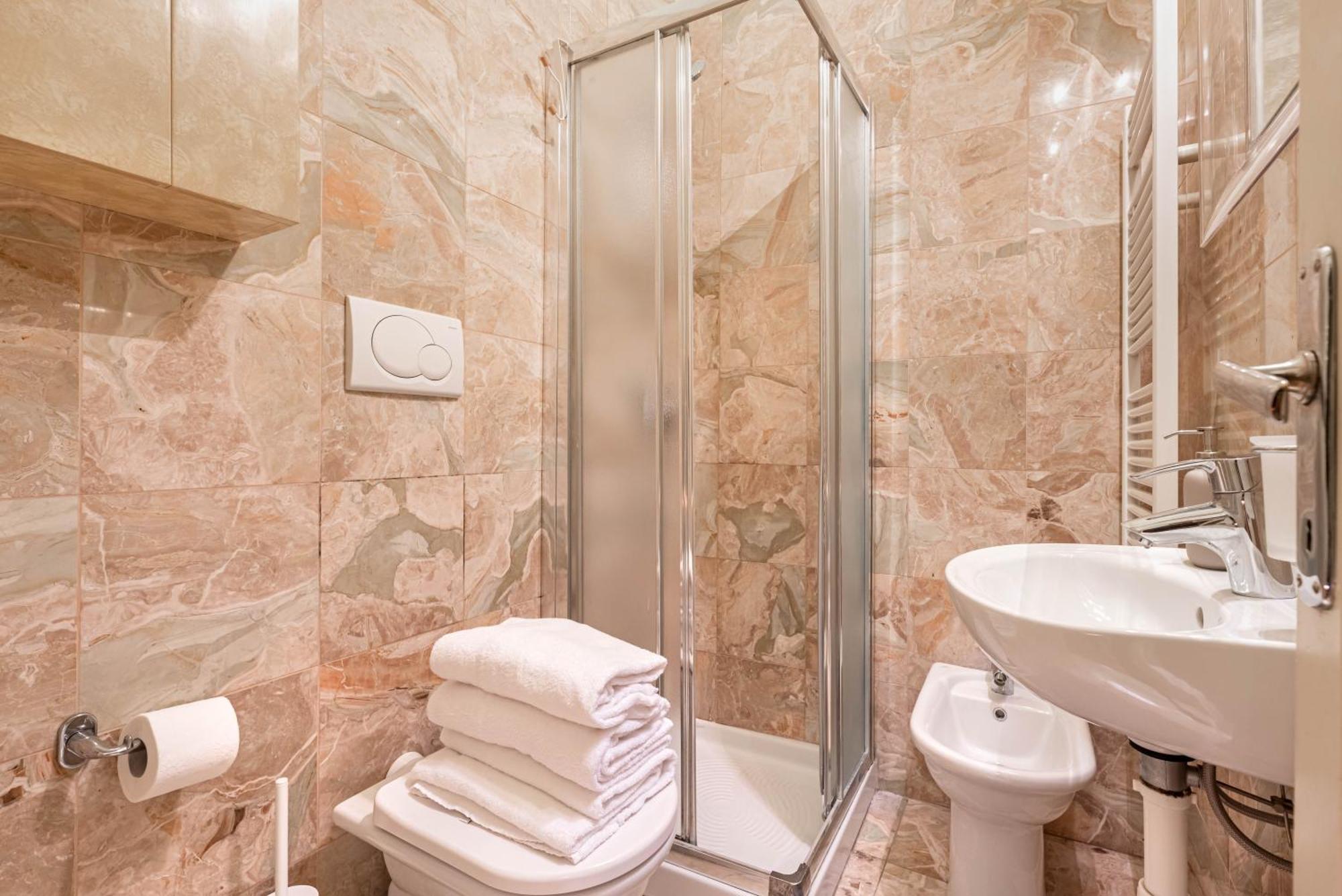 Piazza Isolo Central Apartment Verona Esterno foto