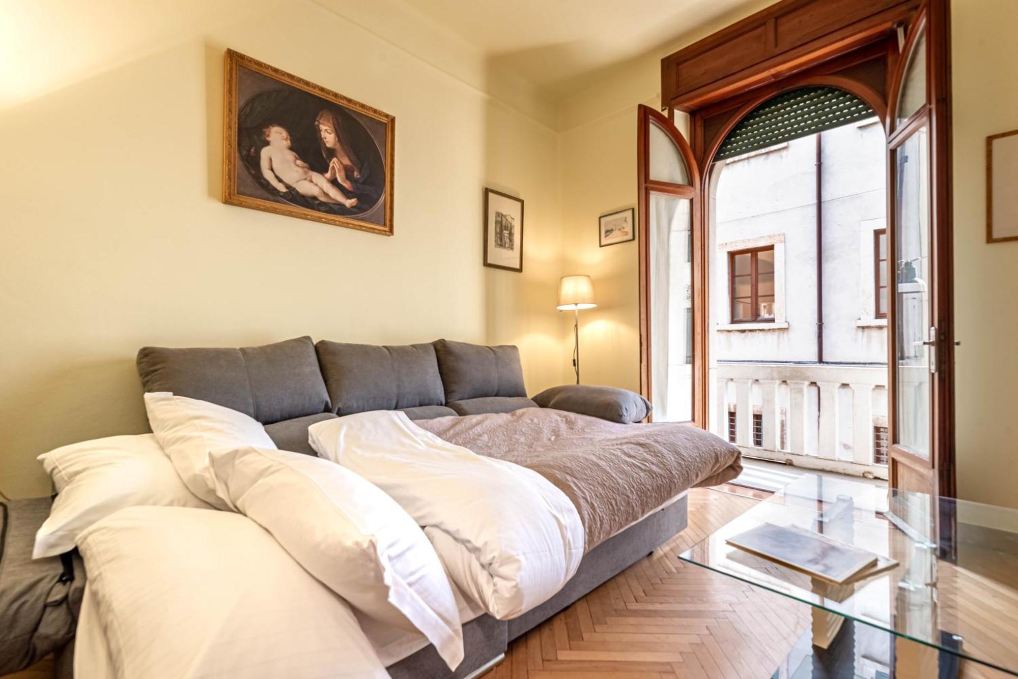Piazza Isolo Central Apartment Verona Esterno foto
