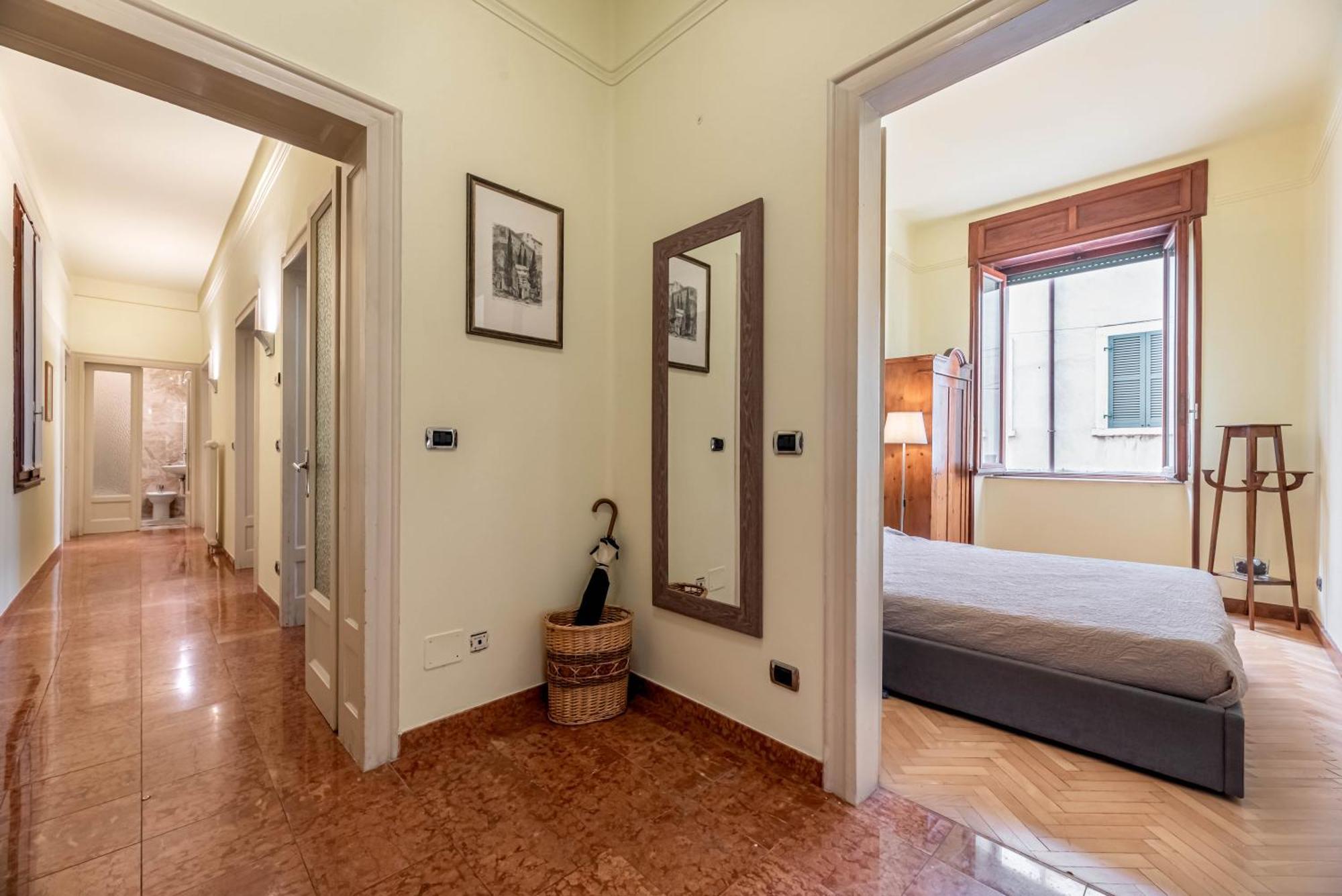 Piazza Isolo Central Apartment Verona Esterno foto