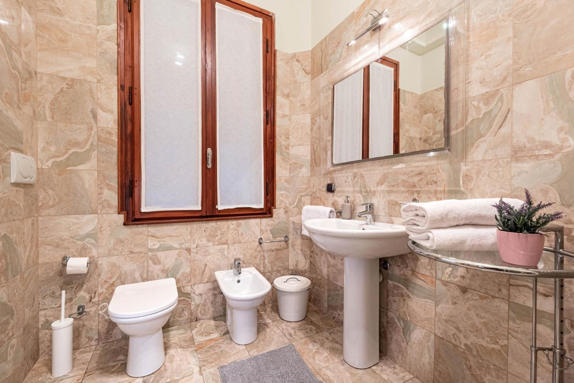 Piazza Isolo Central Apartment Verona Esterno foto