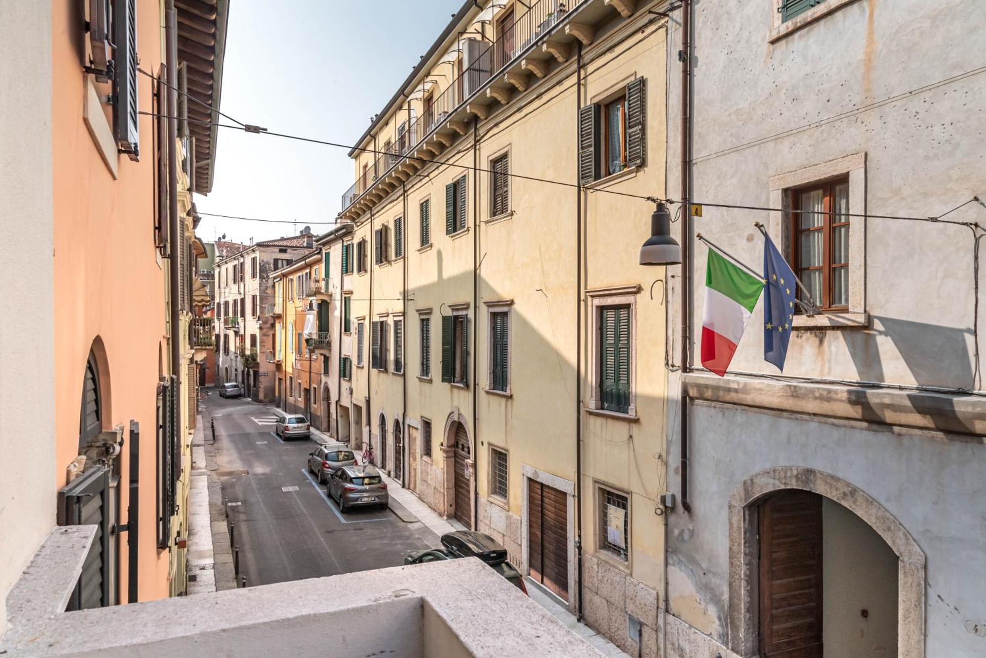 Piazza Isolo Central Apartment Verona Esterno foto