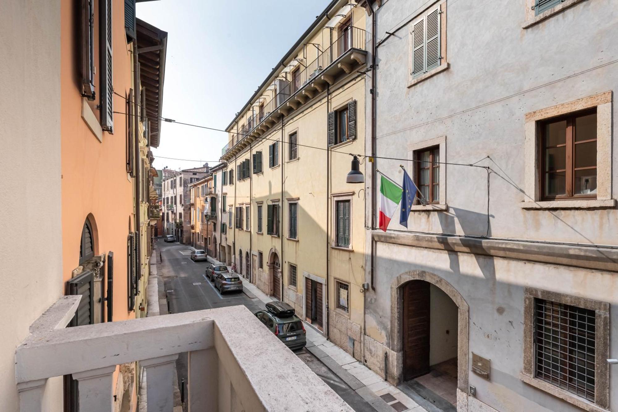 Piazza Isolo Central Apartment Verona Esterno foto